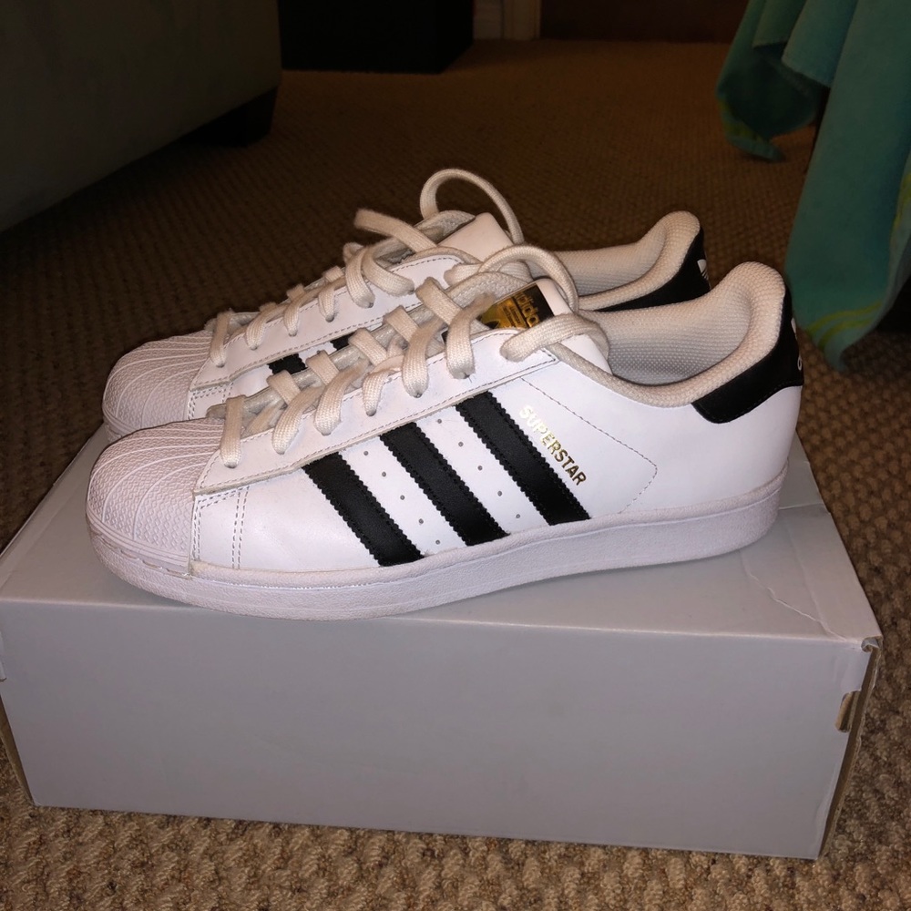 Adidas original women’s superstars
